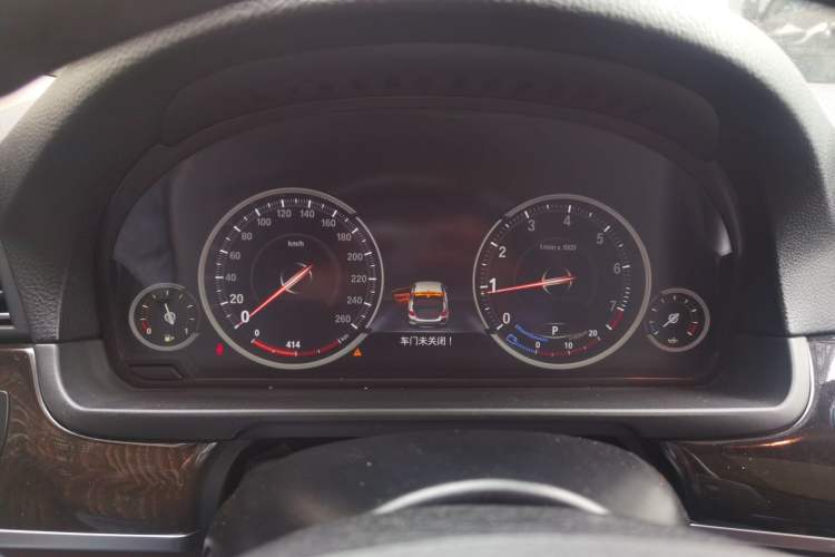 Used BMW 5 Series 2014 528Li Leading Model
