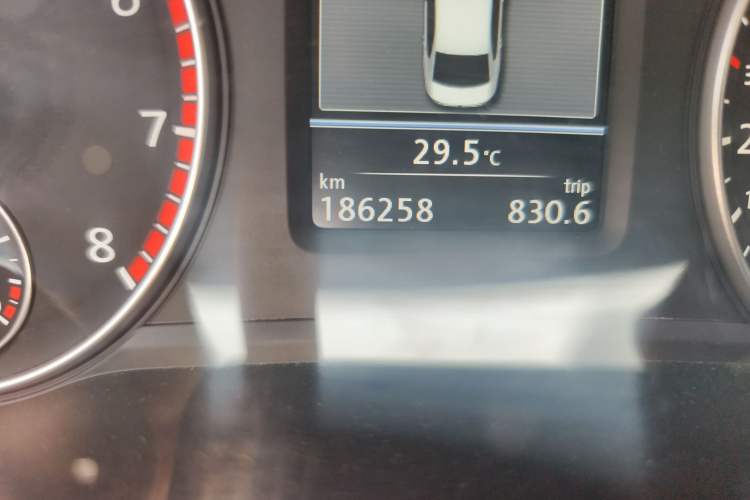 Used Volkswagen Passat 2014 1.8TSI DSG Prestige Edition Odometer Close Up