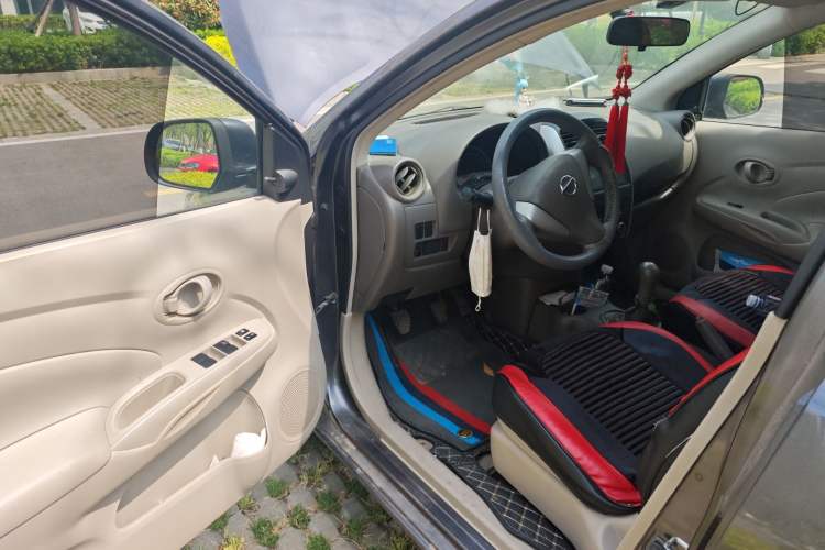 Used Nissan Sunny 2015 1.5XE Manual Comfort Edition Driver Seat
