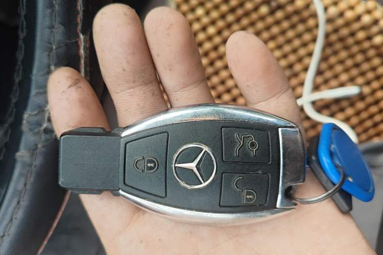 Used Mercedes-Benz E-Class 2010 E 300 L Fashion Model
