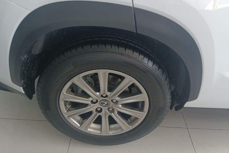 Used Lexus NX 2017 300 Front-Wheel-Drive Limited Edition Right Rear Wheel Hub