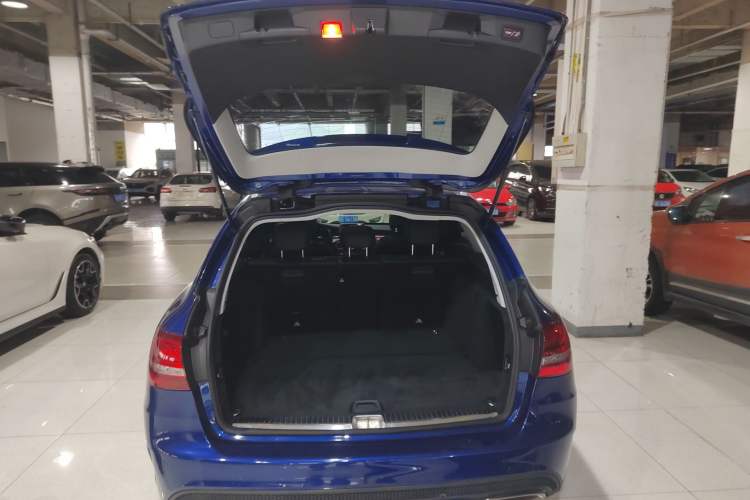 Used Mercedes-Benz C-Class 2018 C 200 Estate Trunk