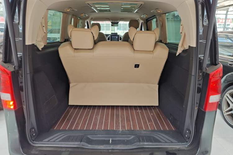 Used Mercedes-Benz Vito 2018 2.0T Elite Version 7 Seats China VI Emission Standard
