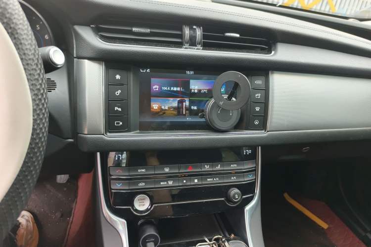 Used Jaguar XF 2016 XF 2.0T Two-Wheel-Drive Luxury Edition Audio And AC Panel