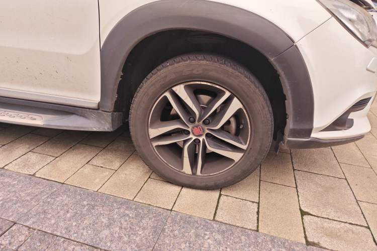 Used BYD Tang New Energy 2015 2.0T Four-Wheel-Drive Flagship Model Right Front Wheel Hub