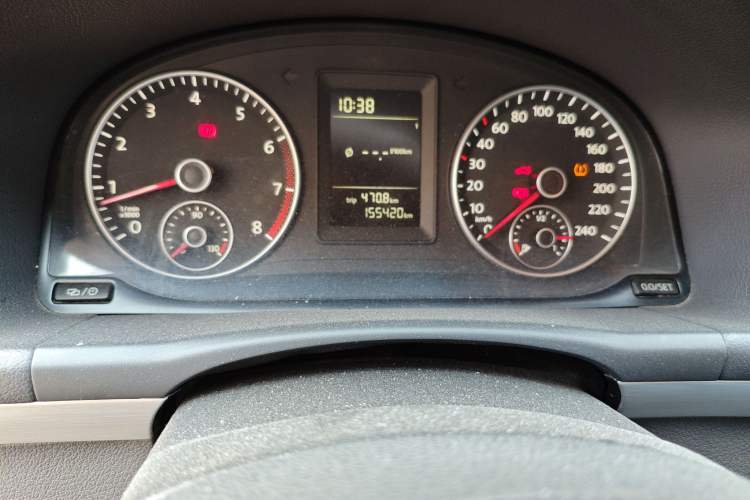 Used Volkswagen Touran 2015 1.4T Manual Fashion Edition 5-Seater Odometer Close Up