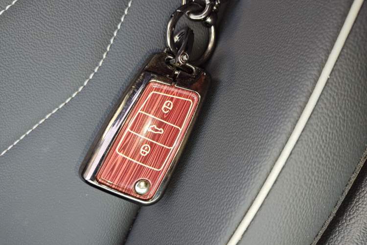 Used Volkswagen Tiguan L 2025 Model, Outstanding Version, 300TSI Automatic Two-Wheel Drive Longteng Edition