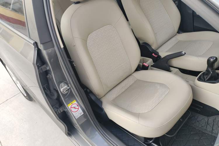 Used Skoda Rapid 2013 1.6L Manual Smart Selection Model