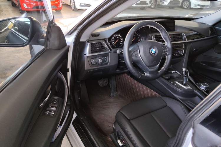 Used BMW 3 Series GT 2018 320i Sport Edition
