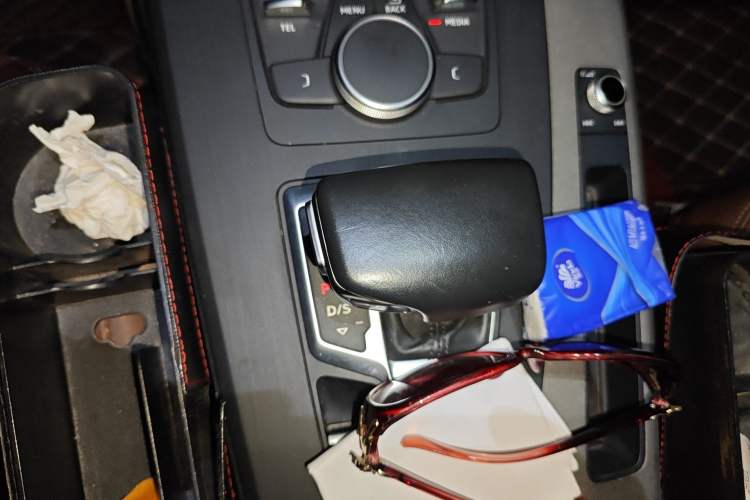 Used Audi Q5L 2018 40 TFSI Prestige Edition China VI Emission Standard Gear Lever