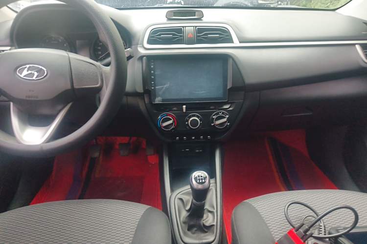 Used Hyundai Verna (older generation) 2017 1.4L Manual Huancai Edition China V Standard Audio And AC Panel