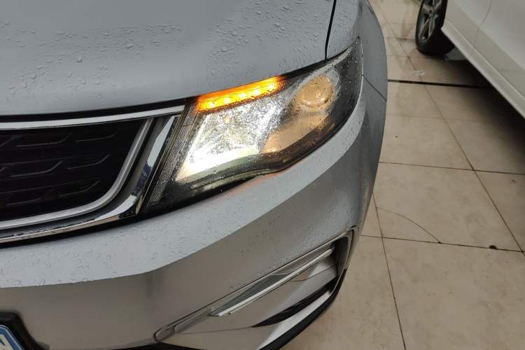 Used Geely Auto Emgrand X7 Sport 2021 Million Edition 1.8TD DCT Two-Wheel Drive Comfort Model Left Front Headlight