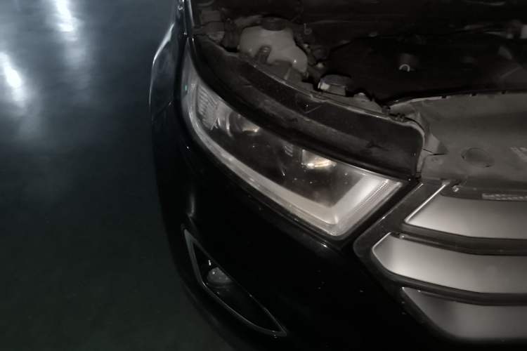 Used Ford Edge 2016 EcoBoost 245 Four-Wheel Drive Titanium Edition 7-Seater Right Front Headlight