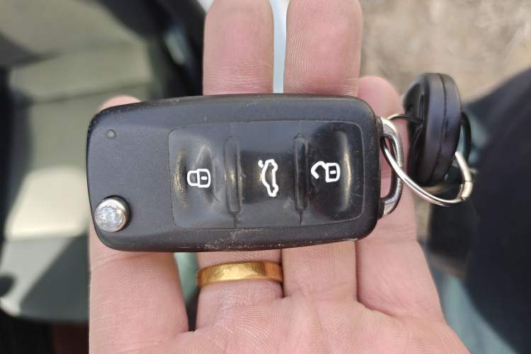 Used Volkswagen Polo 2016 1.4L Manual Fashion Model Vehicle Key