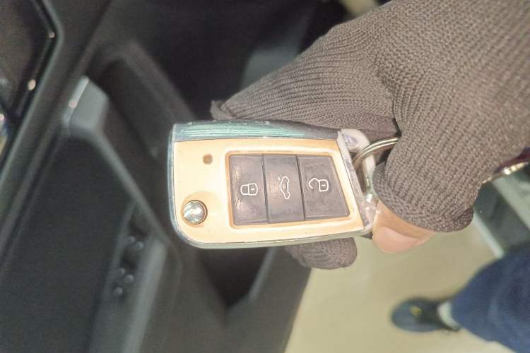 Used Volkswagen Tiguan L 2019 330TSI Automatic Two-Wheel Drive Panoramic Comfort Edition China VI Standard Vehicle Key