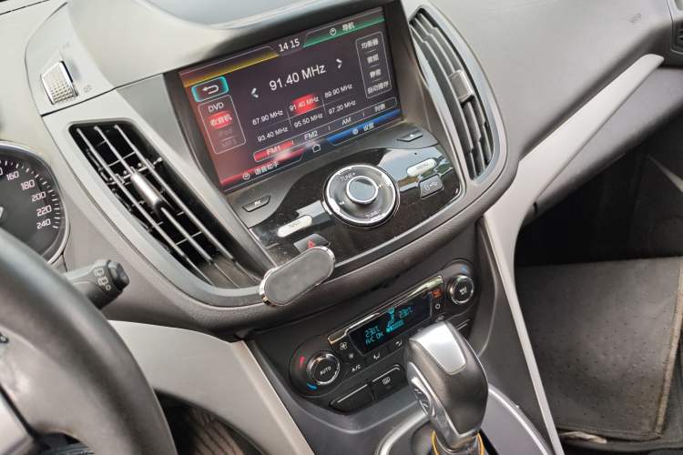 Used Ford Kuga 2015 1.5L GTDi Two-Wheel Drive Fashion Edition Audio And AC Panel