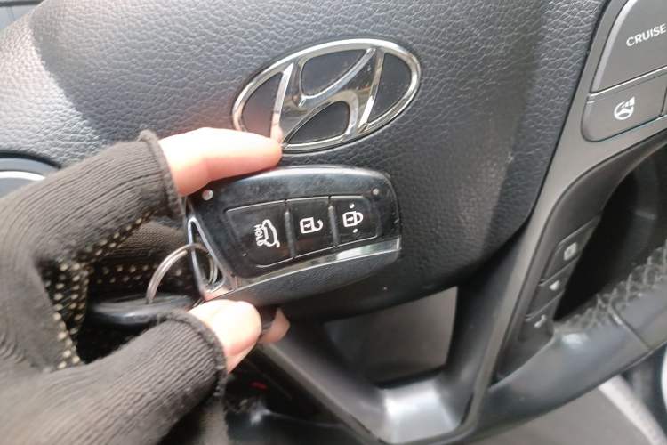 Used Hyundai Santa Fe 2013 Revised Version 2.0T Automatic All-Wheel Drive Top-Tier Trim

