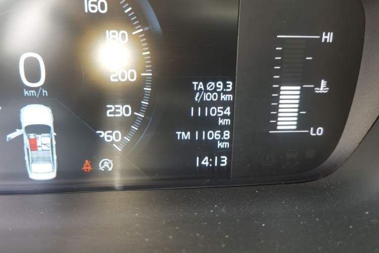 Used Volvo S90 2020 T4 SmartDrive Luxury Edition Odometer Close Up