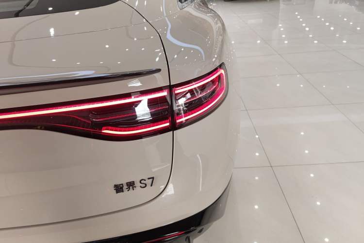 Used Hima Luxeed S7 2025 785 km Ultra Exterior 3