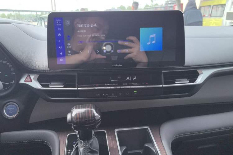 Used Toyota SIENNA 2023 2.5L Hybrid Comfort Edition Audio And AC Panel