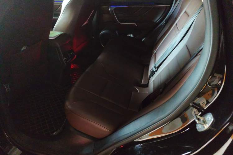 Used Wey VV5 2019 1.5T Two-Wheel Drive Color Pioneer Left Rear Seat