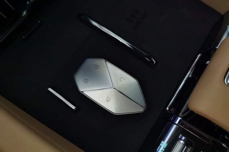 Used Formula Leopard 8 2025 Smart & Brave Flagship Edition 7 Seats
