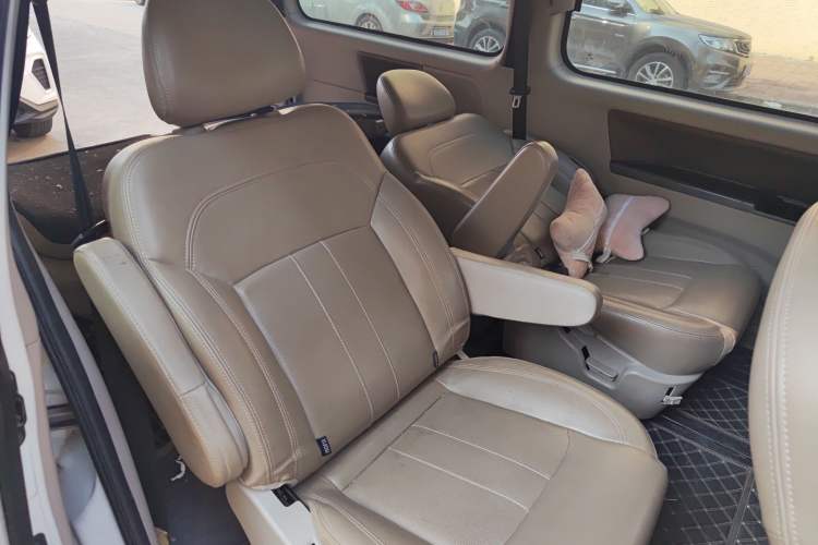 Used FORTHING Lingzhi 2019 M5L 1.6L 7-Seater Luxury Model China VI Standard