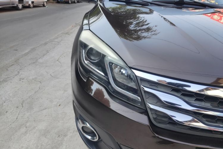 Used GAC Trumpchi GS5 Super 2015 1.8T Automatic Two-Wheel Drive Elite Edition Right Front Headlight