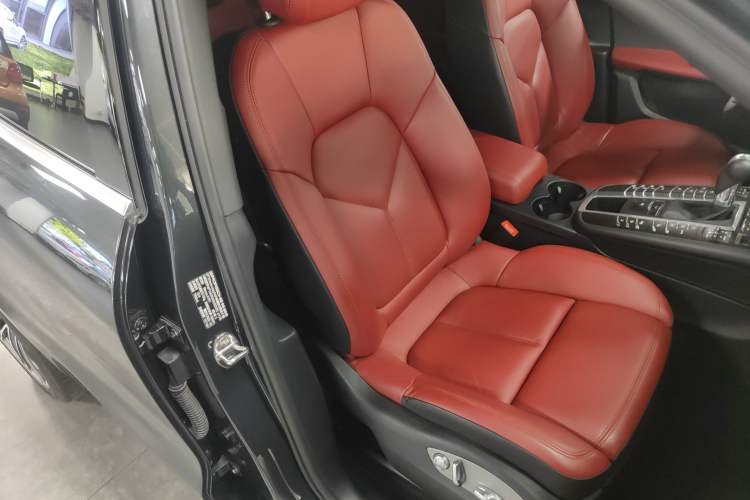 Used Porsche Macan 2021 Macan 2.0T Right Front Seat