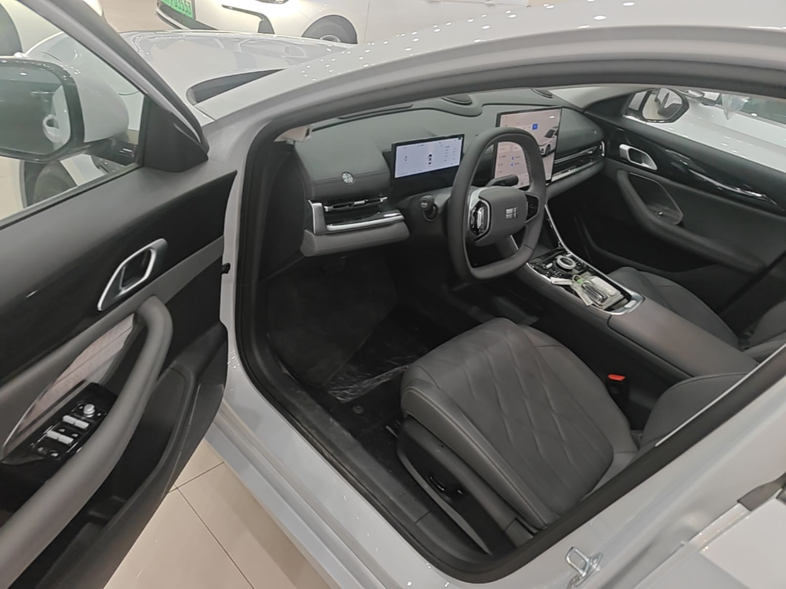 Geely Galaxy A7 2025 Model EM-i 150km Exploration+ Edition — снимка 18