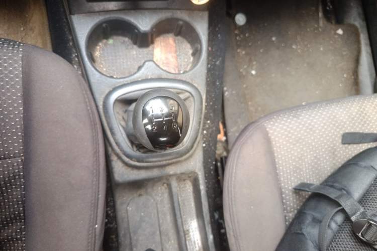 Used Dongfeng Fengon 330 2014 1.5L Manual Utility Version DK15 Gear Lever