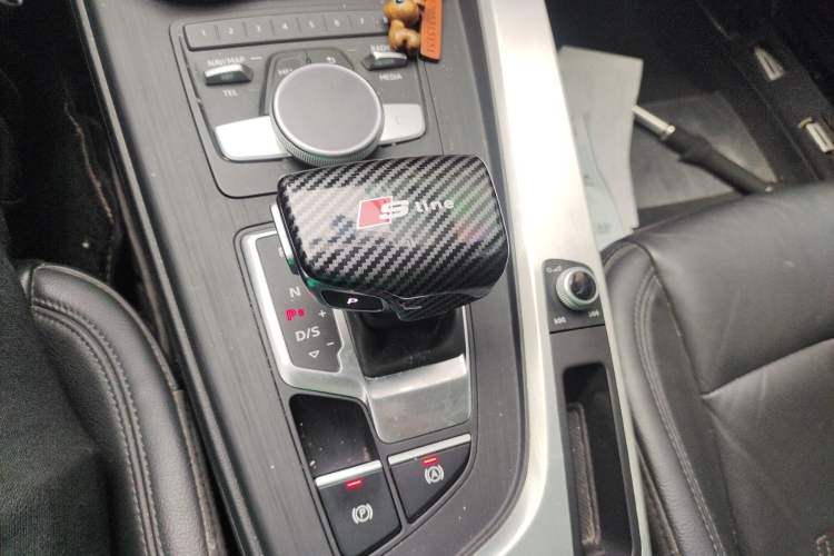 Used Audi A4L 2018 30th Anniversary Edition 40 TFSI Fashion Model Gear Lever