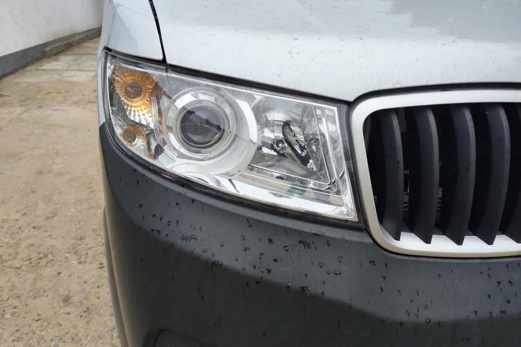 Used Jinbei Hiace X30 2021 1.5L Standard Version Air-Conditioner-Free Van China VI Emission Standard SWC15M Right Front Headlight