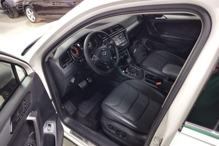 Used Volkswagen Tiguan L 2019 Revised 330TSI Automatic Two-Wheel Drive Smart & Luxury Edition China VI Standard

