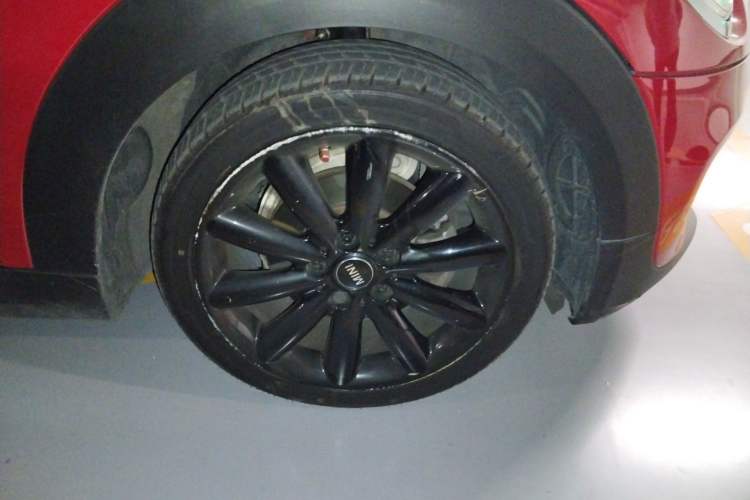 Used MINI 2017 1.5T COOPER Limited Edition in Ice Blue Right Front Wheel Hub