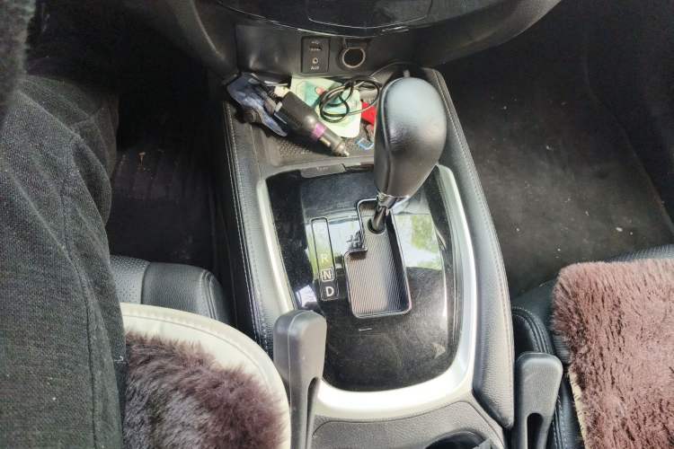 Used Nissan X-Trail 2015 2.0L CVT Comfort MAX Edition 2WD Gear Lever