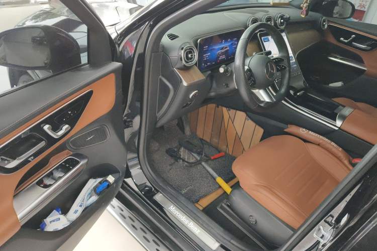 Used Mercedes-Benz GLC 2024 Refreshed GLC 300 L 4MATIC Dynamic Version 5 Seats