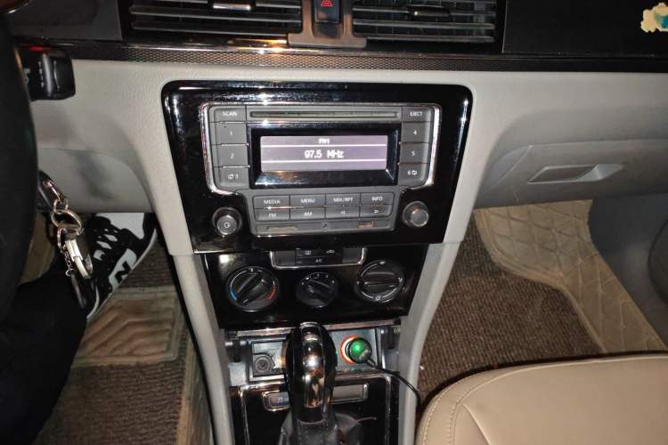 Used Volkswagen Bora 2014 1.6L Automatic Fashion Model
