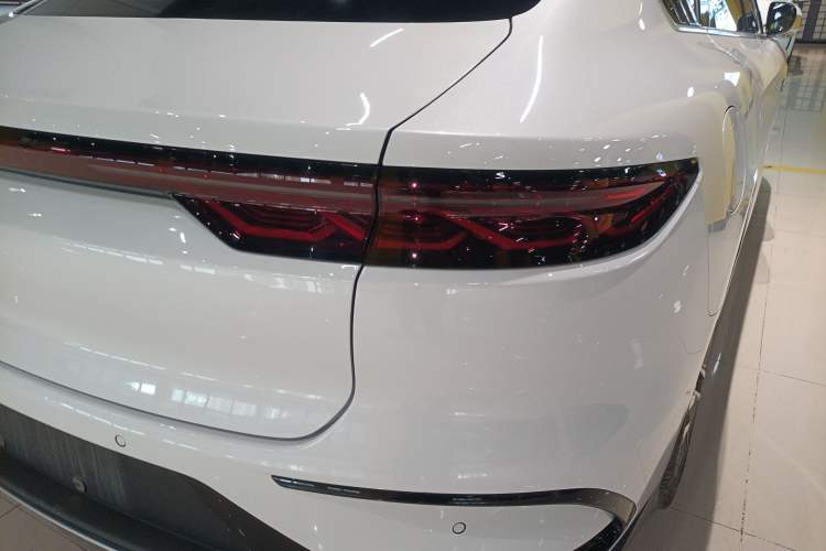 Used BYD Han 2023 EV Champion Edition 605KM Front-Drive Premium Model Right Rear Taillight