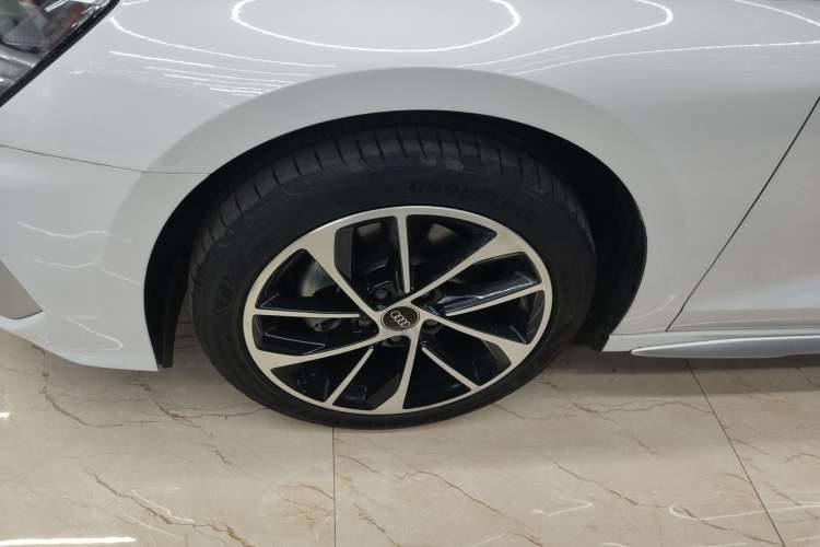 Used Audi A3 2023 Restyled Sportback 35 TFSI Progressive Sport Edition Left Front Wheel Hub