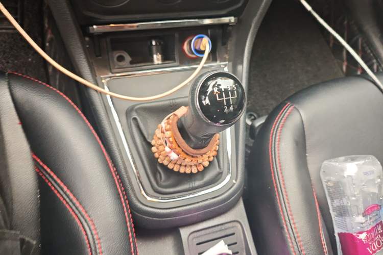 Used Volkswagen Bora 2016 1.6L Manual Fashion Edition Gear Lever