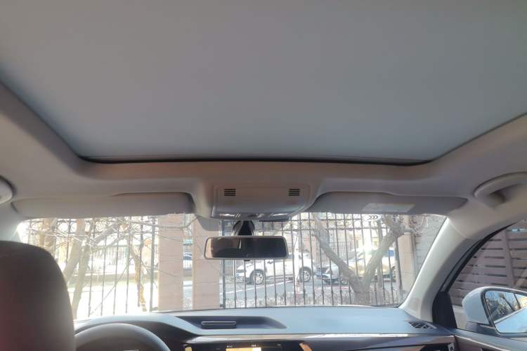 Used Volkswagen Tharu 2019 280TSI Two-Wheel Drive Luxury Version China VI Standard Headliner