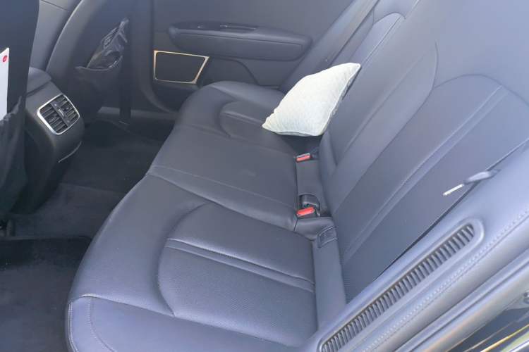 Used Kia K5 New Energy 2018 2.0L ZhiZun Edition
