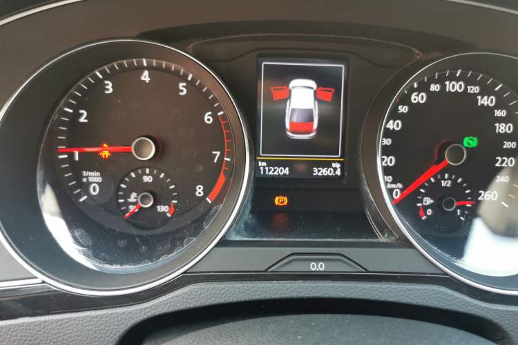 Used Volkswagen Magotan 2017 330TSI DSG Luxury Model Odometer Close Up