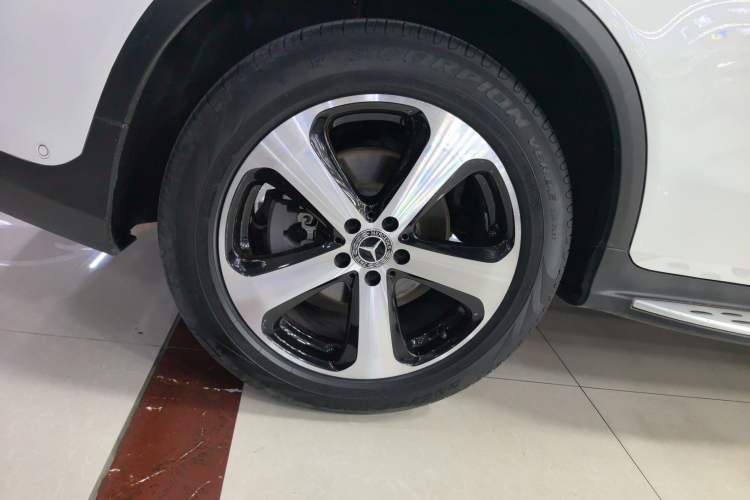 Used Mercedes-Benz GLC 2018 GLC 260 4MATIC Luxury Model
