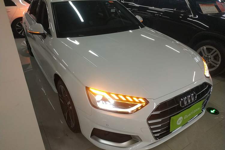 Used Audi A4L 2022 40 TFSI Stylish and Elegant Edition Front Right 45 Deg