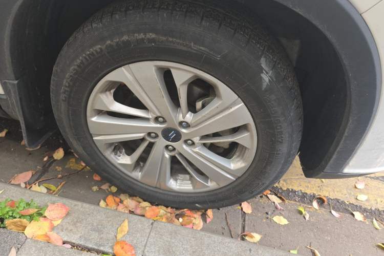 Used CHANGAN OSHAN X7 2021 1.5T Manual Comfort Model Right Front Wheel Hub