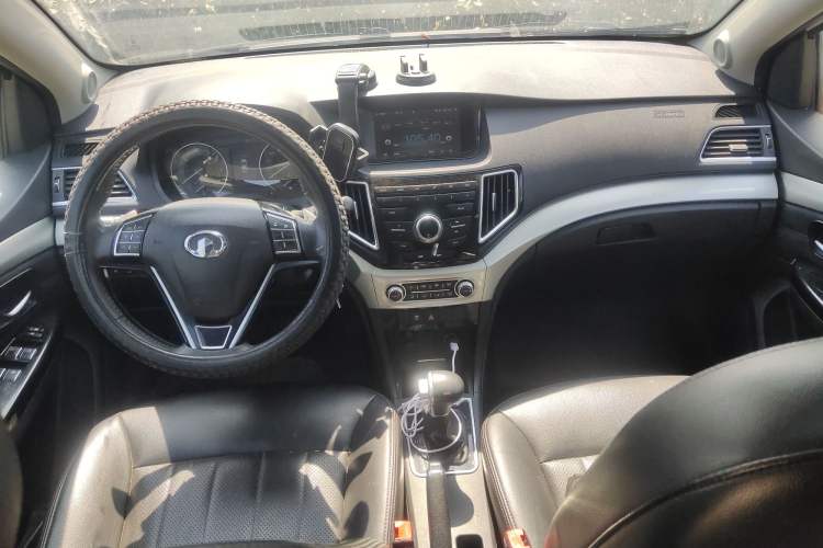 Used Great Wall C30 2016 1.5L AMT Luxury Model Center Console