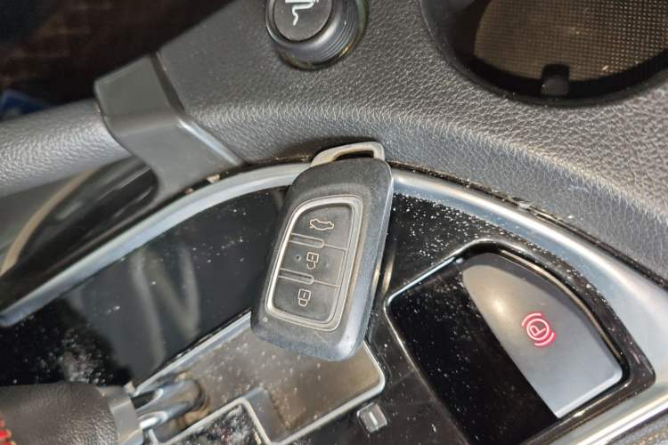 Used Dongfeng Aeolus AX7 2016 2.0L Automatic Zhiyi Trim