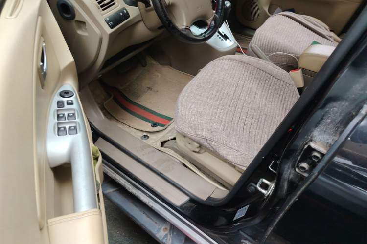 Used Hyundai Tucson 2009 2.0L Automatic Two-Wheel Drive with Sunroof
